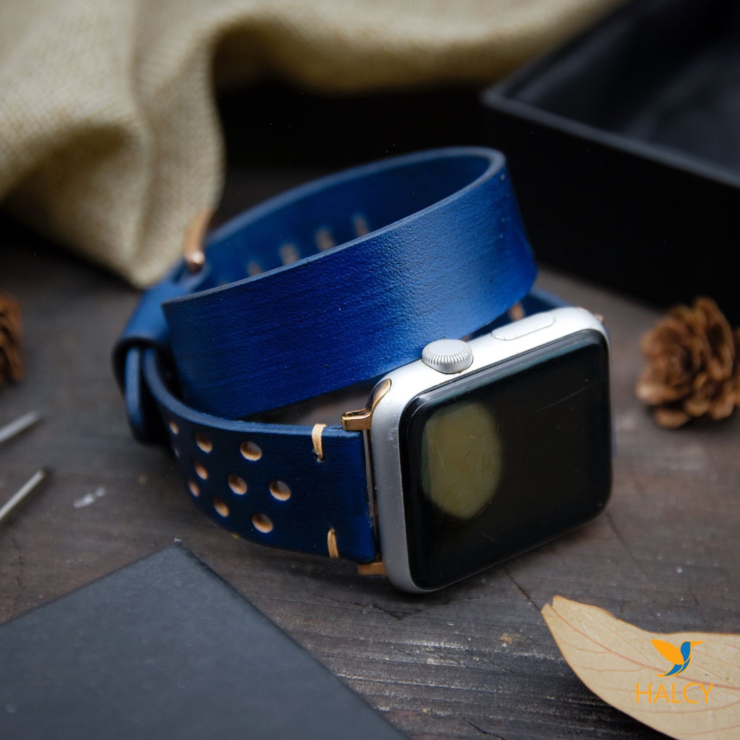 Dây đồng hồ Apple Watch hai vòng màu xanh navy làm thủ công từ da bò Vegetable Tanned của Ý - Lựa chọn màu khóa