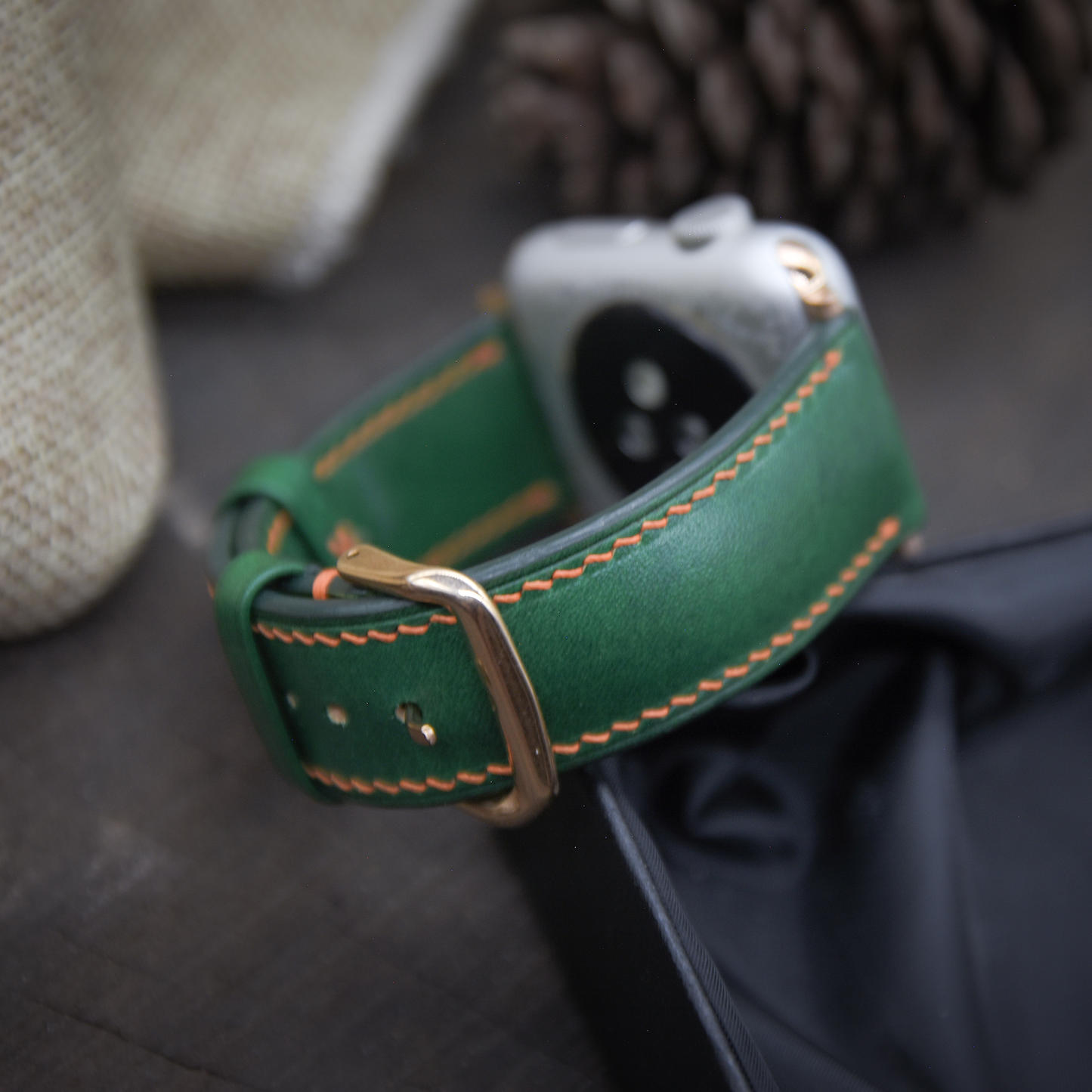 Dây đồng hồ Apple Watch làm thủ công từ da bò Vegetable Tanned của Ý - Lựa chọn màu khóa