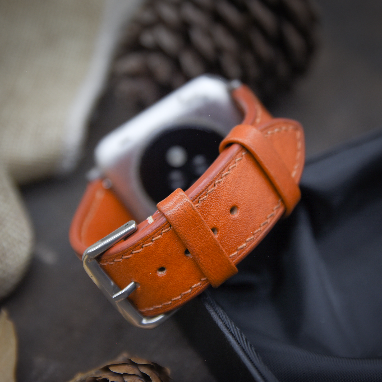 Dây đồng hồ Apple Watch làm thủ công từ da bò Vegetable Tanned của Ý - Lựa chọn màu khóa