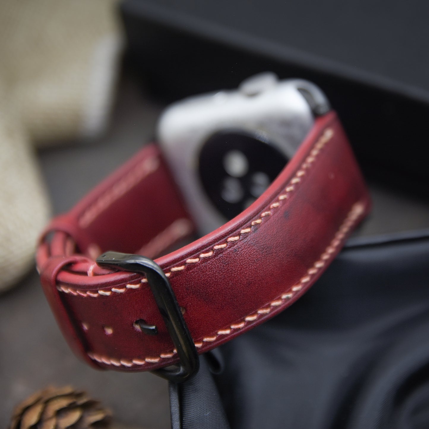 Dây đồng hồ Apple Watch làm thủ công từ da bò Vegetable Tanned của Ý - Lựa chọn màu khóa