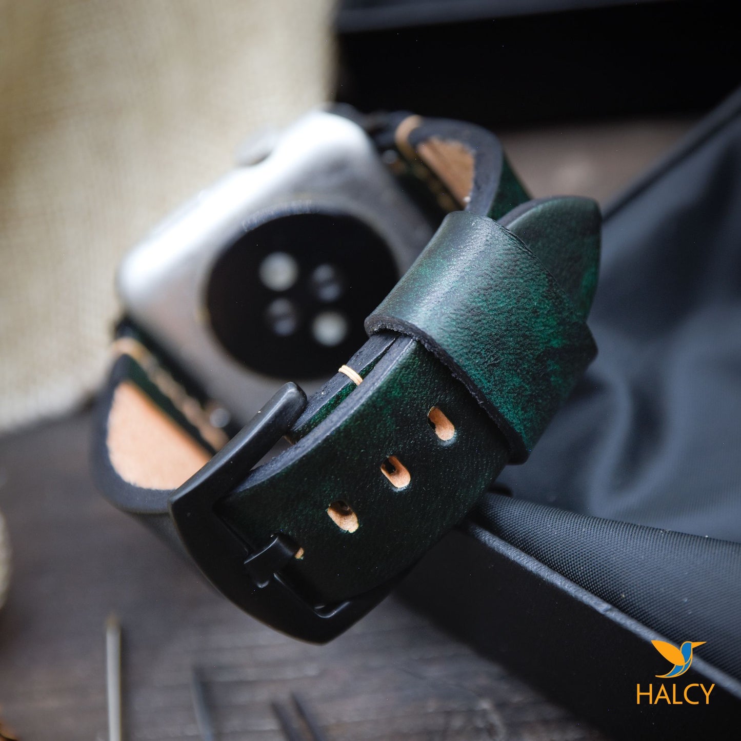 Dây đồng hồ Apple Watch làm thủ công từ da bò Vegetable Tanned của Ý - Lựa chọn màu khóa