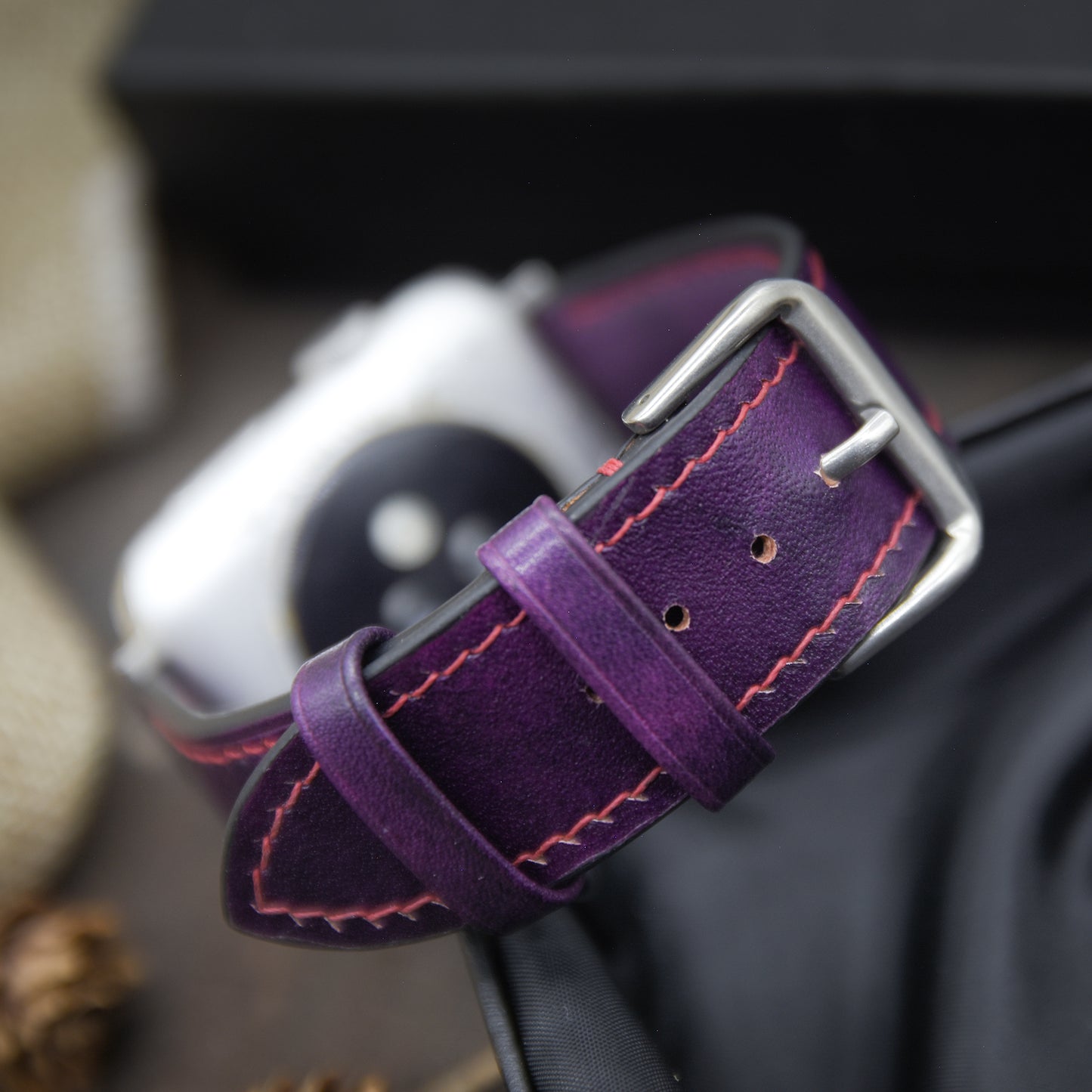 Dây đồng hồ Apple Watch làm thủ công từ da bò Vegetable Tanned của Ý - Lựa chọn màu khóa