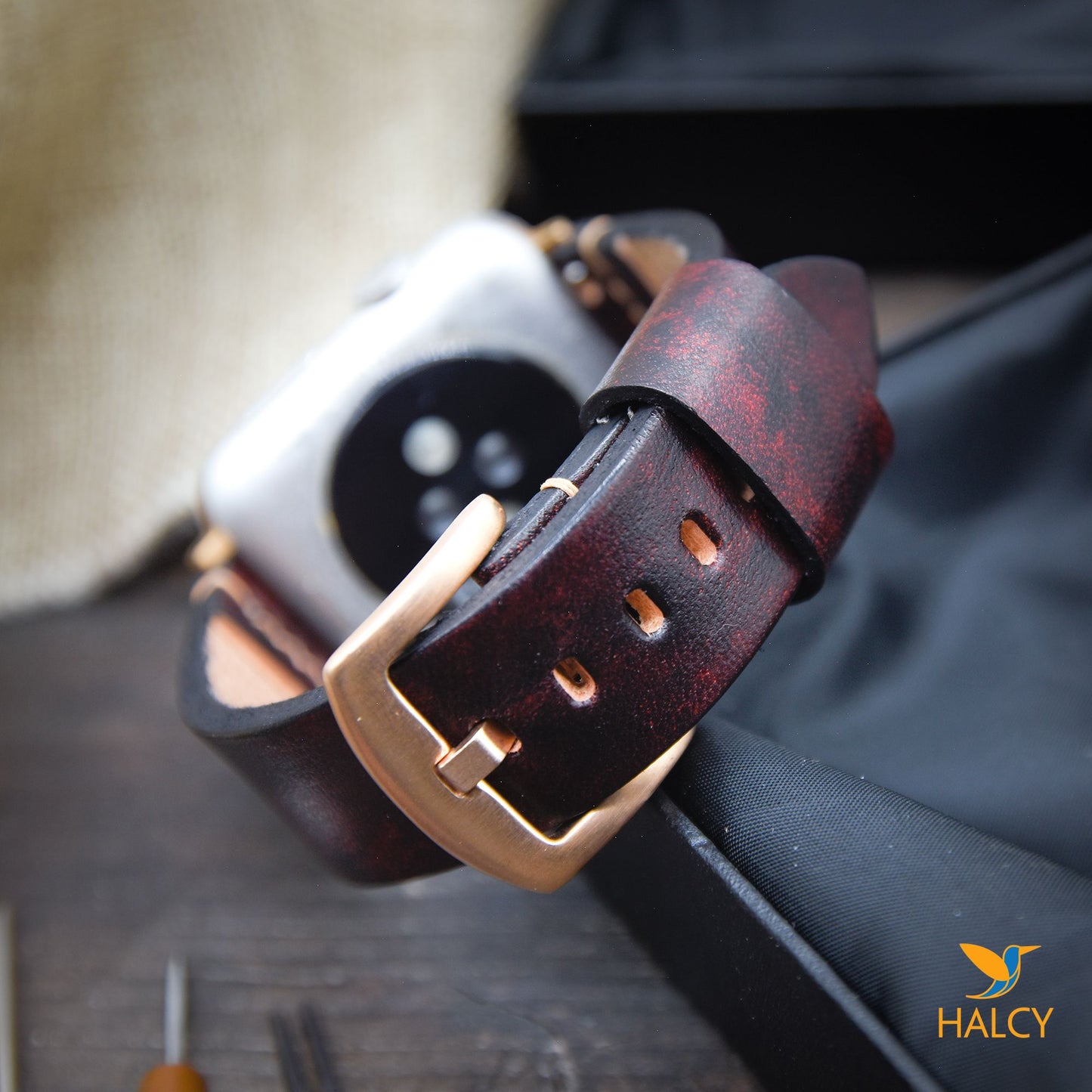 Dây đồng hồ Apple Watch làm thủ công từ da bò Vegetable Tanned của Ý - Lựa chọn màu khóa