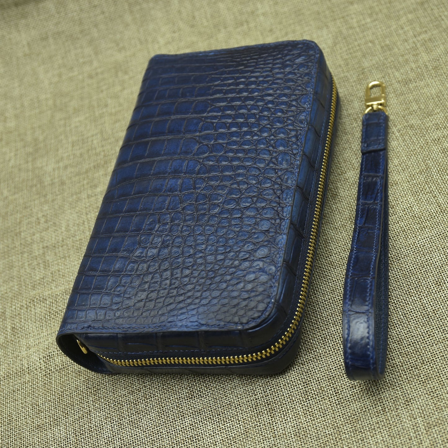 Clutch nam da cá sấu