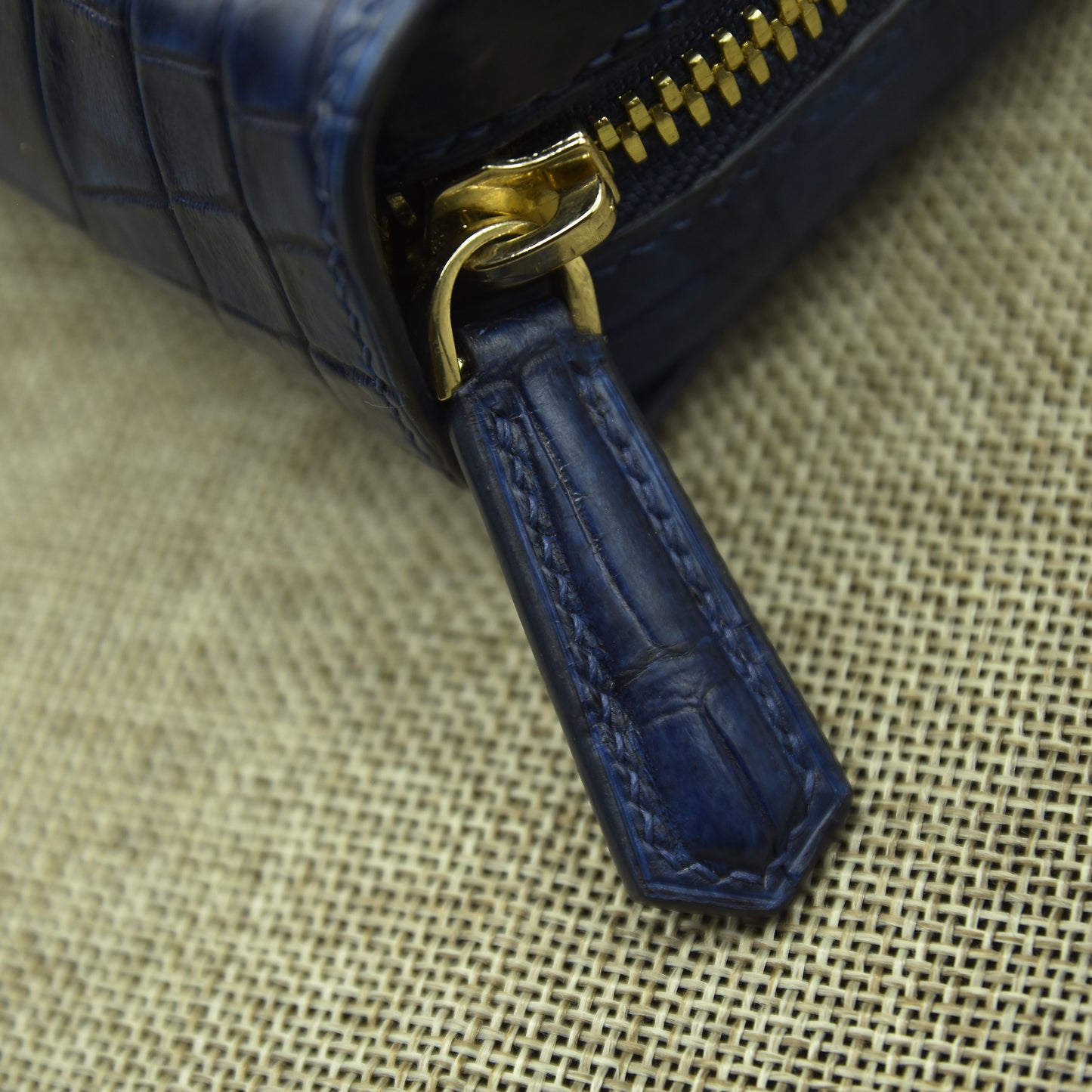 Clutch nam da cá sấu
