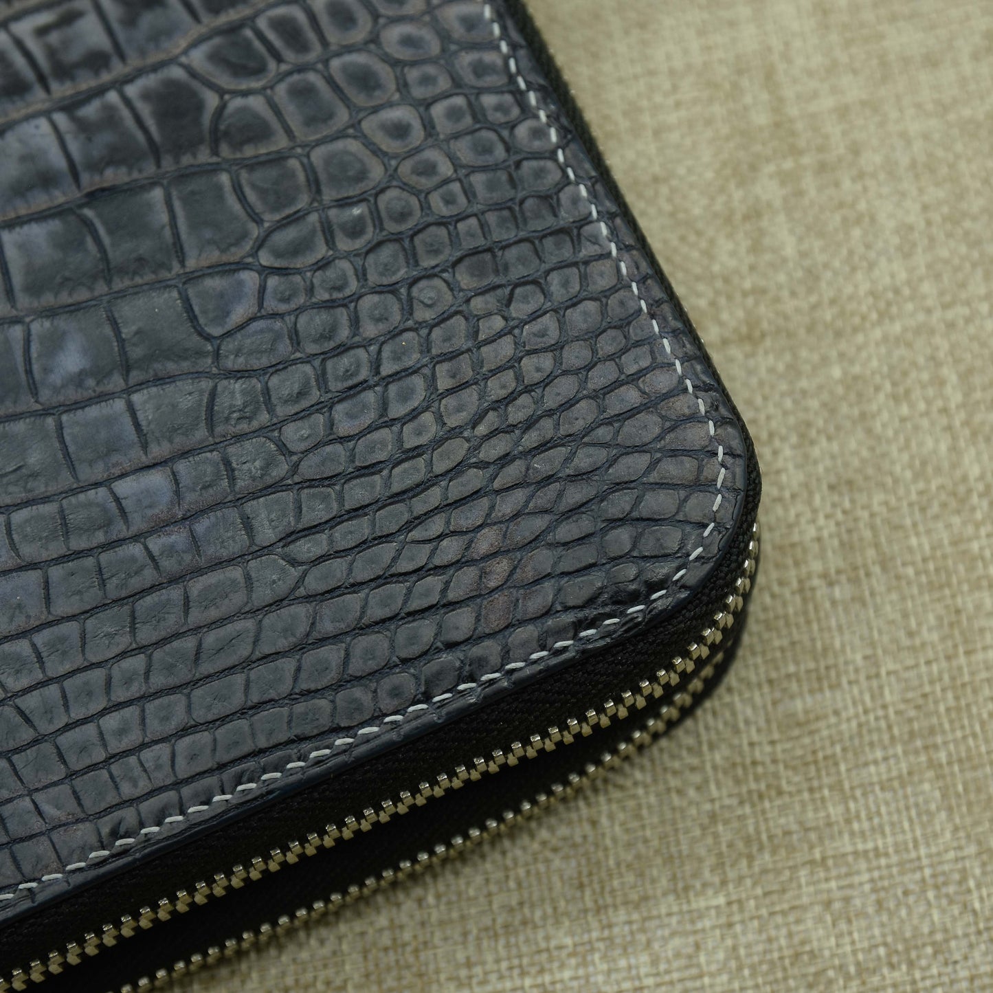 Clutch nam da cá sấu Nubuck
