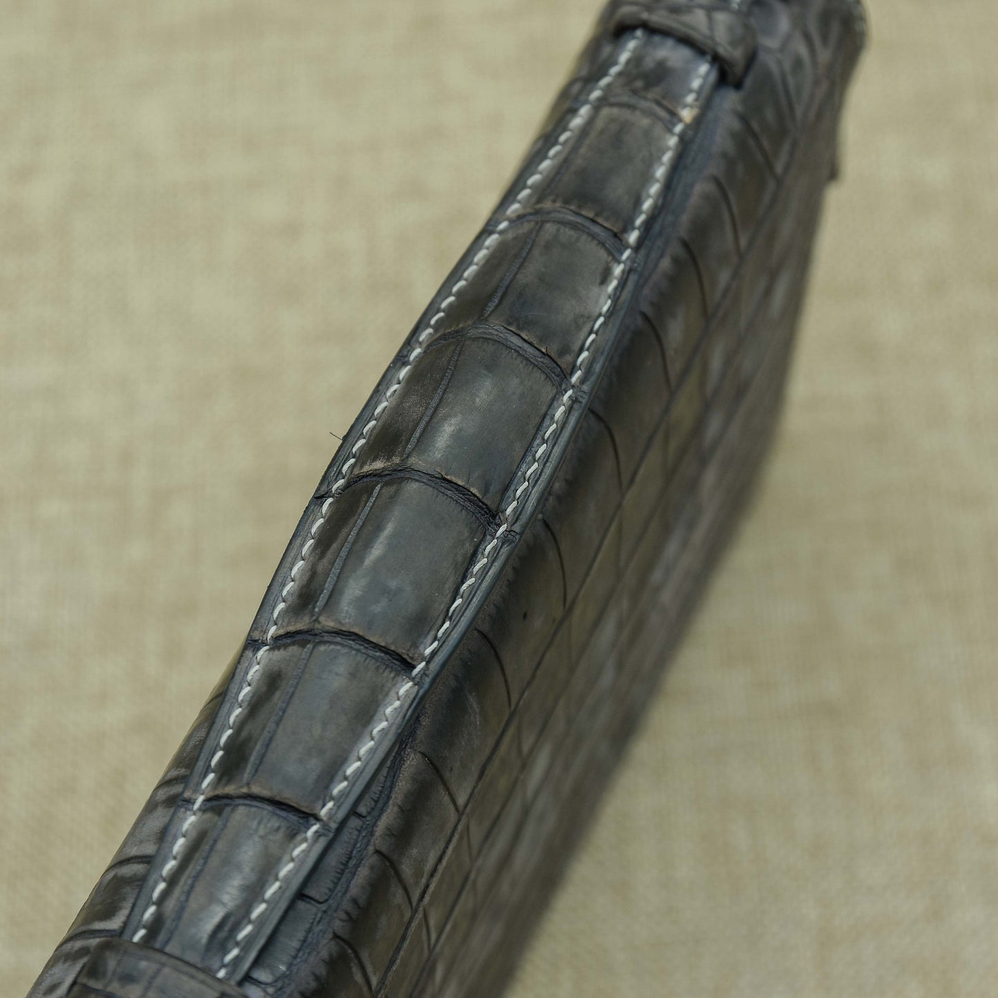 Clutch nam da cá sấu Nubuck